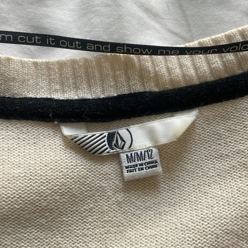 Volcom sweater 🏍️ - Picture 3 of 4
